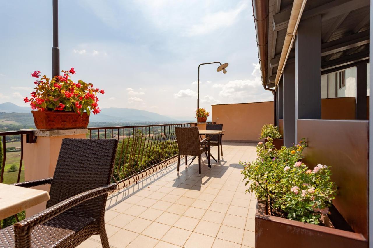 Albergo Il Cacciatore Spello Exterior foto