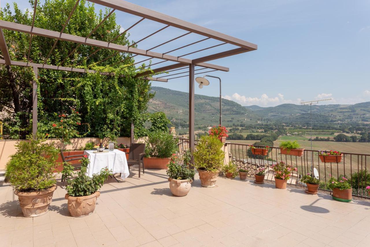 Albergo Il Cacciatore Spello Exterior foto