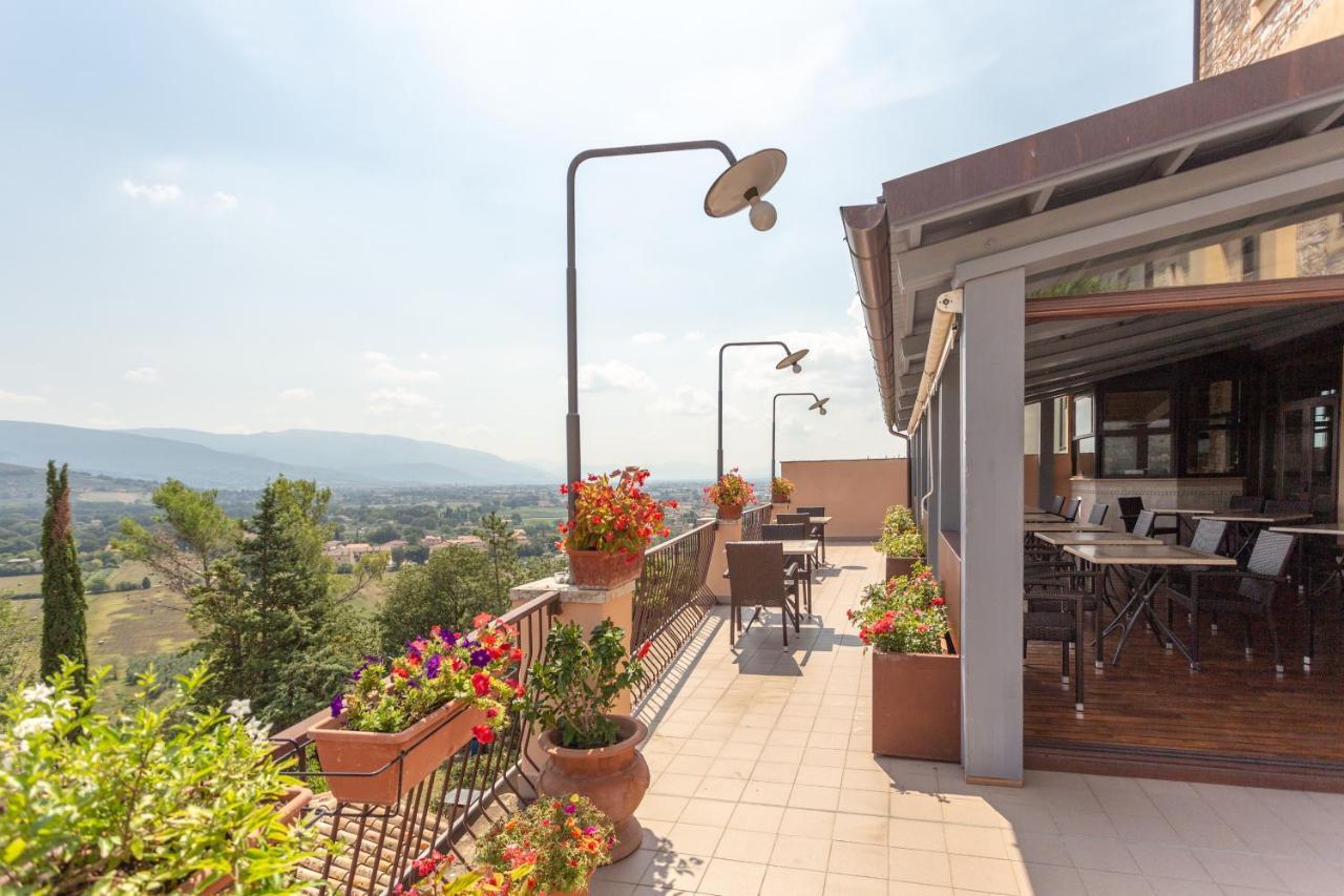 Albergo Il Cacciatore Spello Exterior foto